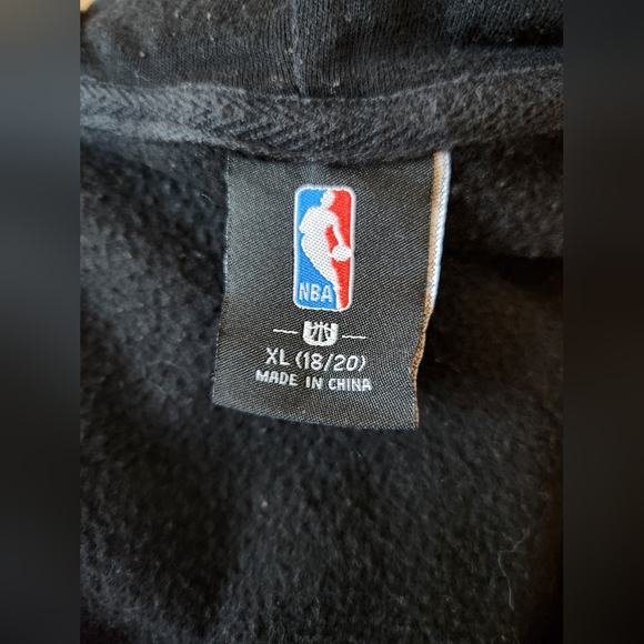 Boys Black Full Zip Cleveland Cavaliers Hoodie - Picture 2 of 4